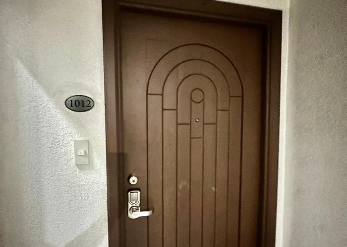 L And D Aparthotel